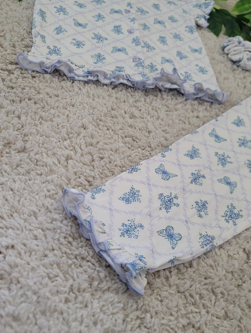 Toddler Girl Floral & Butterflies Ruffled Pajamas + Scrunchie (3T) - Picture 4 of 6